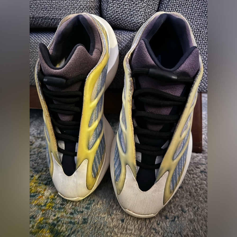 Adidas Yeezy 700 v3 Arzareth, size 6.5